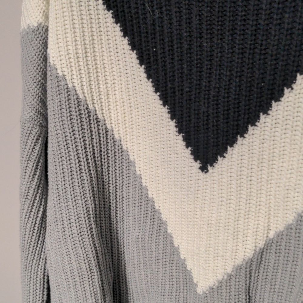 Time and Tru Sweater - Picture 2 of 5